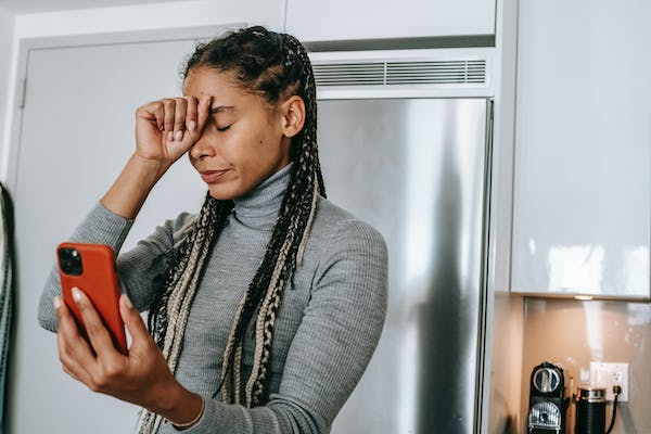 Stress of Social Media ruins mental health